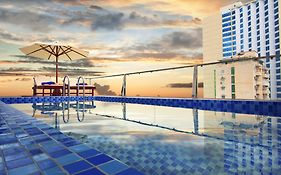 Titan Hotel - Formerly Known As Golden Lotus Central Hotel